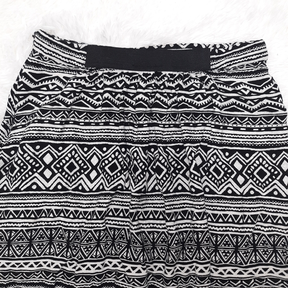 Black Print Fall Maxi Skirt - Picture 6 of 7